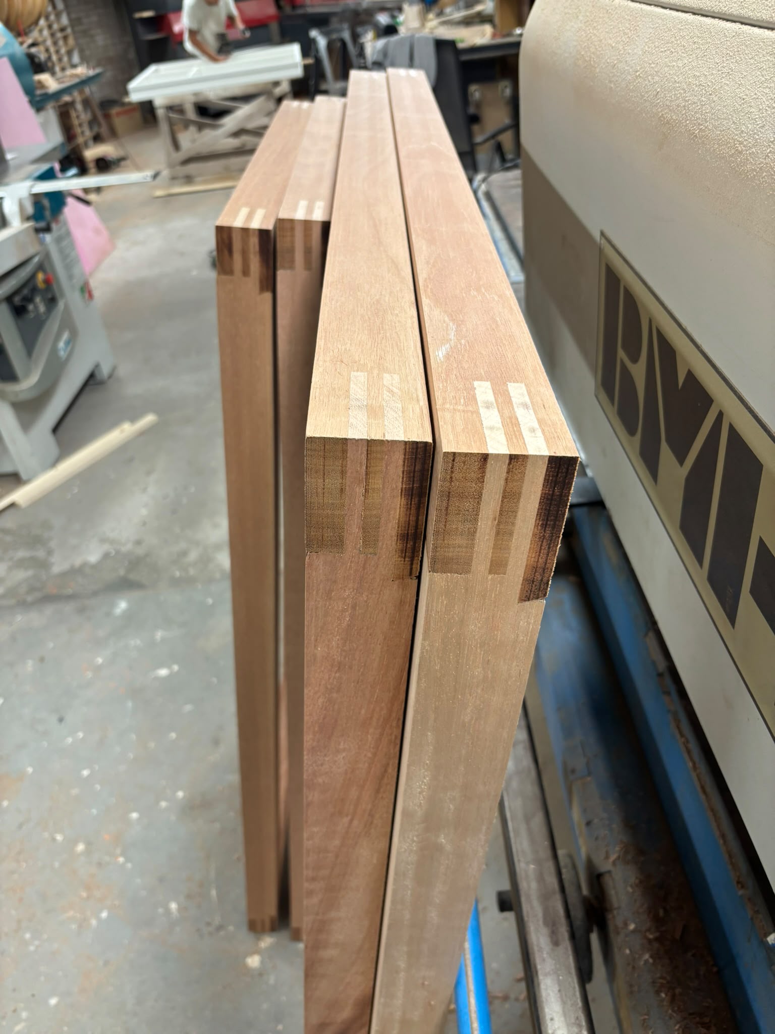 Maatwerk in hout - Stijlen werkplaats